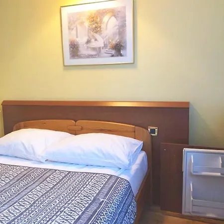 בית אירוח Reda *